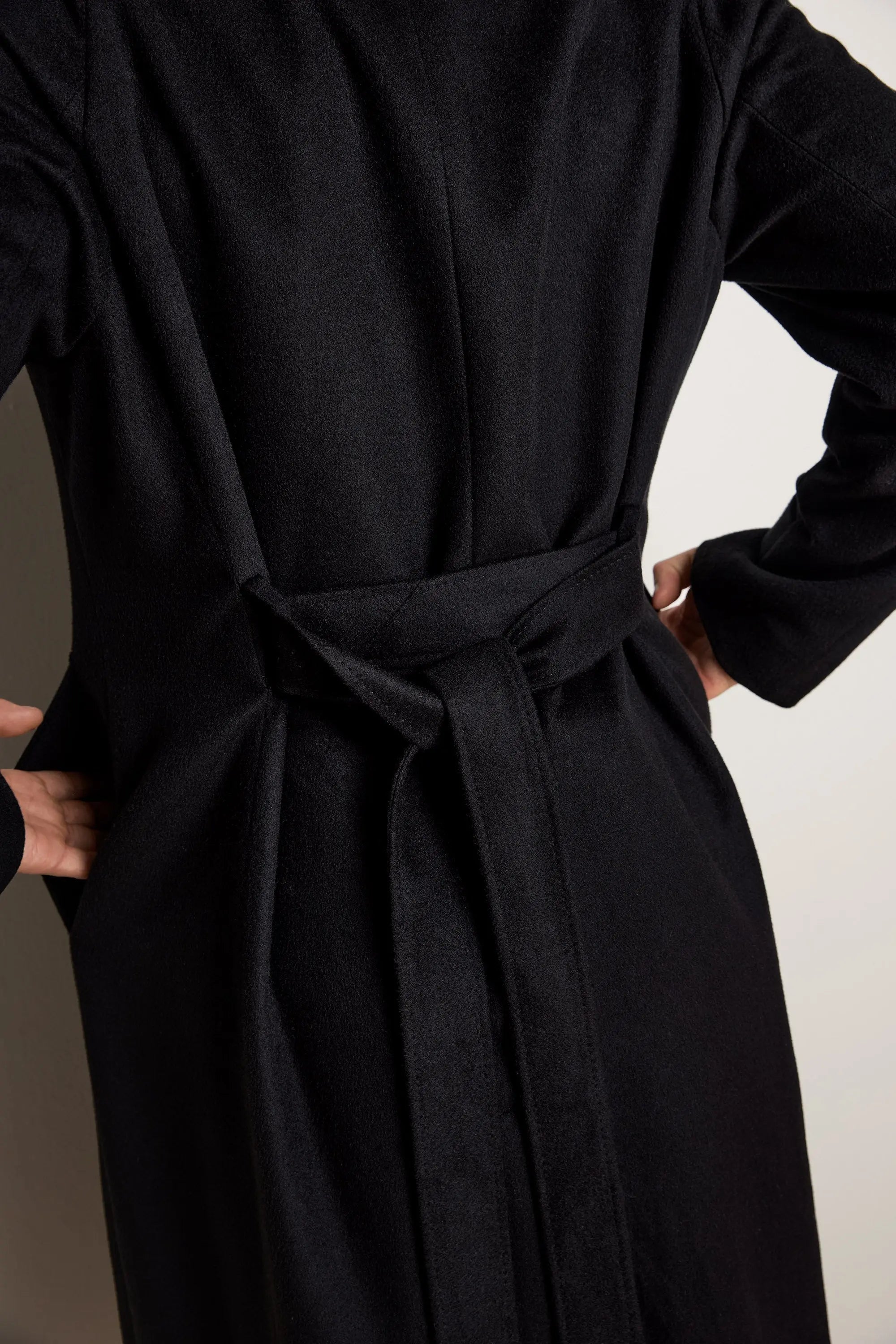 03 - Raglan Coat - Black Giabe