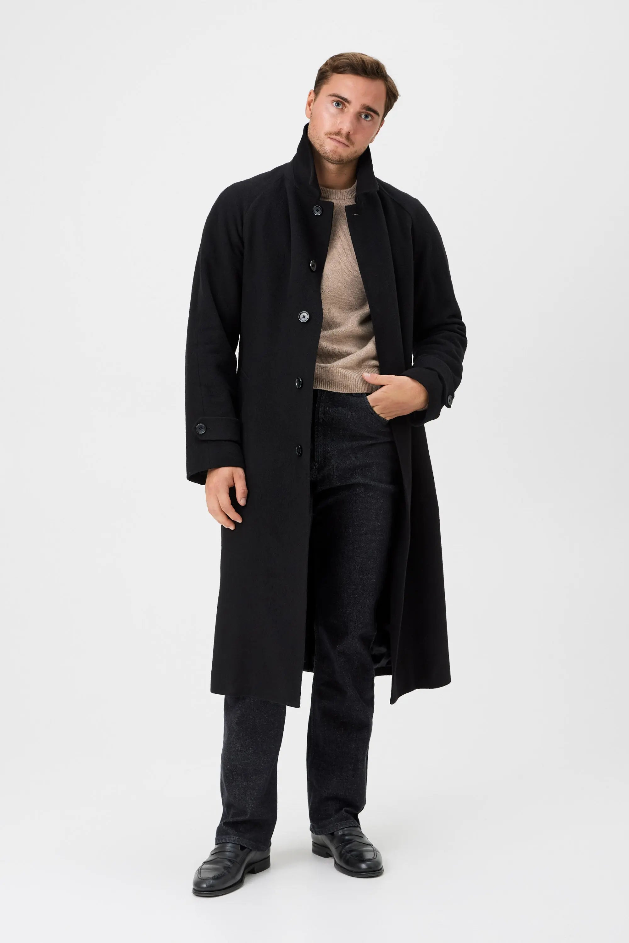 03 - Raglan Coat - Black Giabe