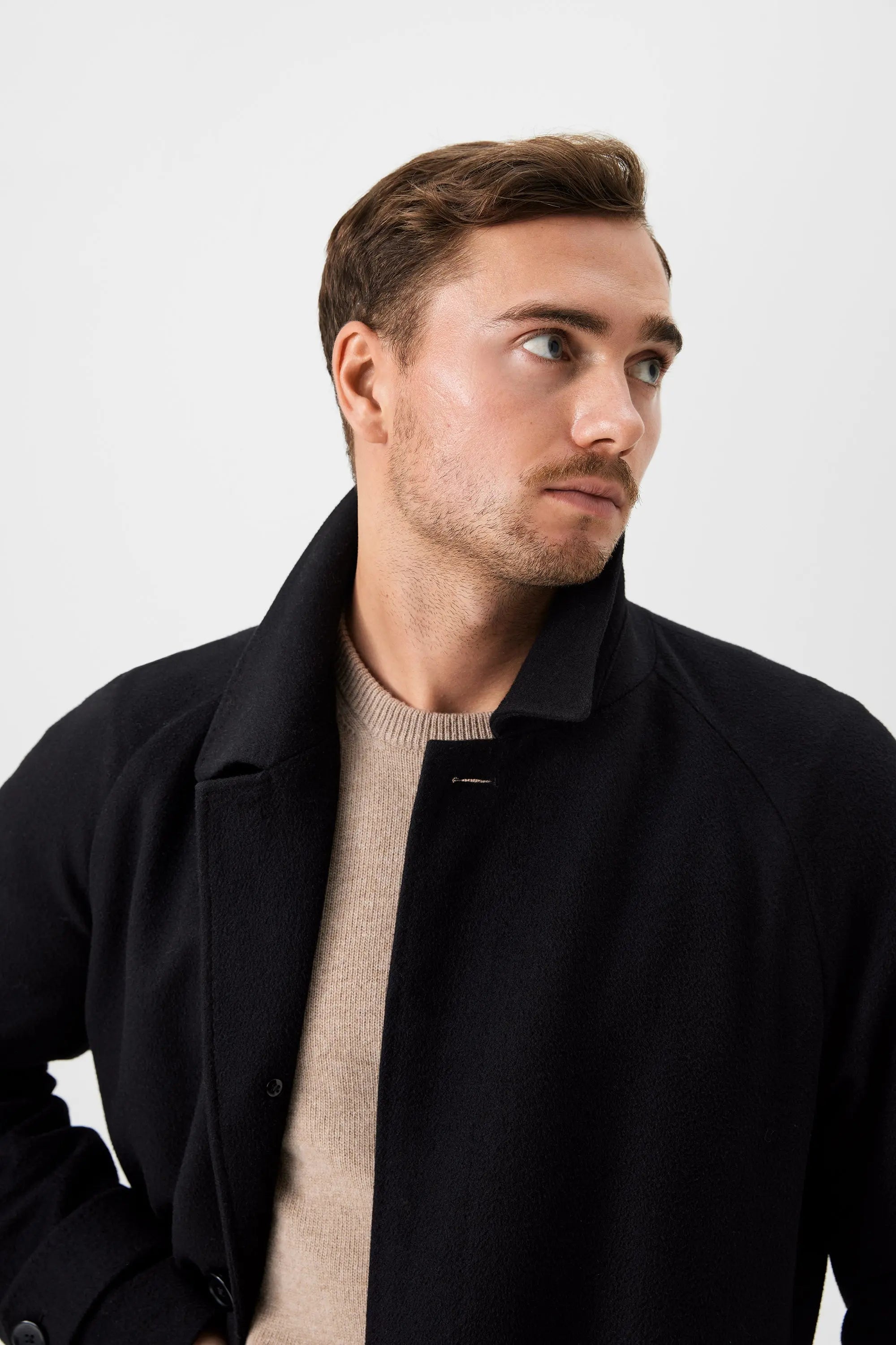 03 - Raglan Coat - Black Giabe